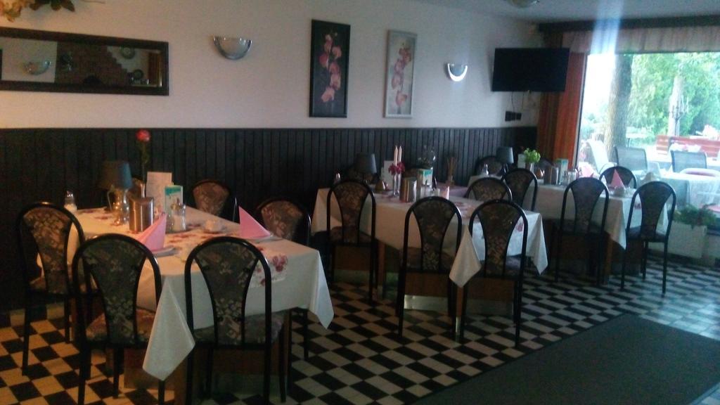 ホテルMonika Panzio タタ エクステリア 写真