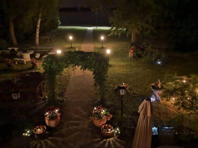ホテルMonika Panzio タタ エクステリア 写真